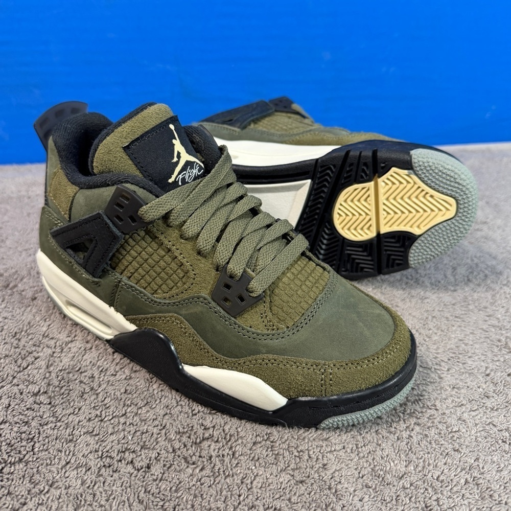 Jordan 4 gs
Craft medium olive
Brand new